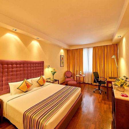 รอยัล ออร์คิด เซ็นทรัล บังกาลอร์ Hotel ภายนอก รูปภาพ