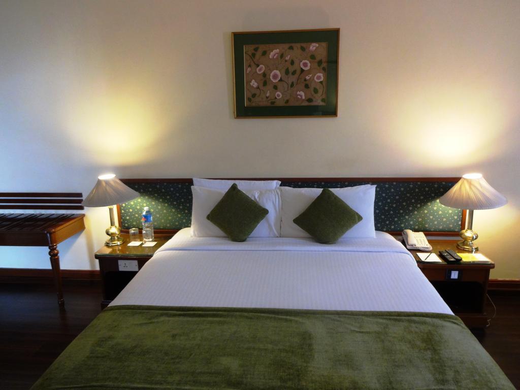 รอยัล ออร์คิด เซ็นทรัล บังกาลอร์ Hotel ภายนอก รูปภาพ