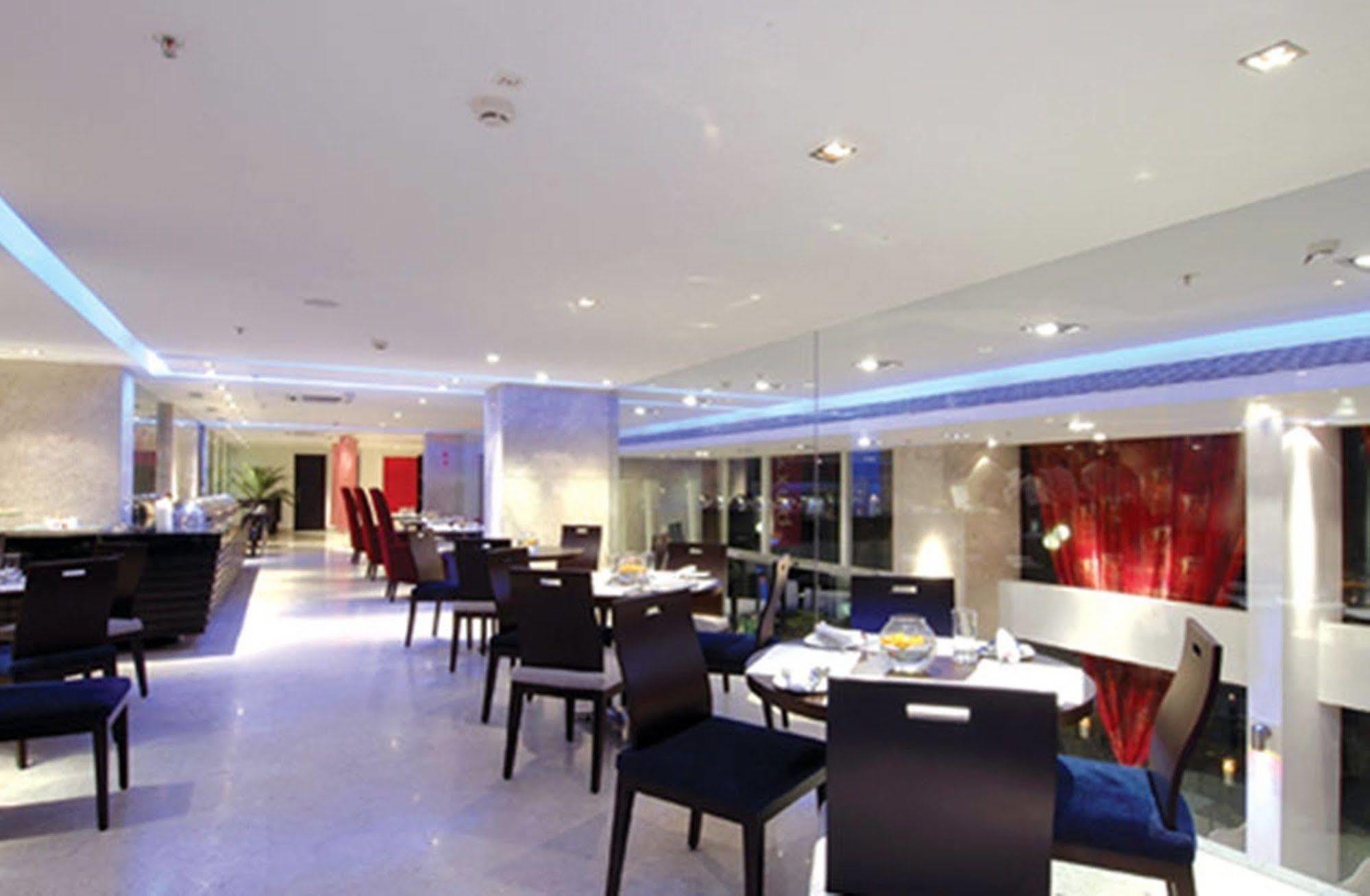รอยัล ออร์คิด เซ็นทรัล บังกาลอร์ Hotel ภายนอก รูปภาพ