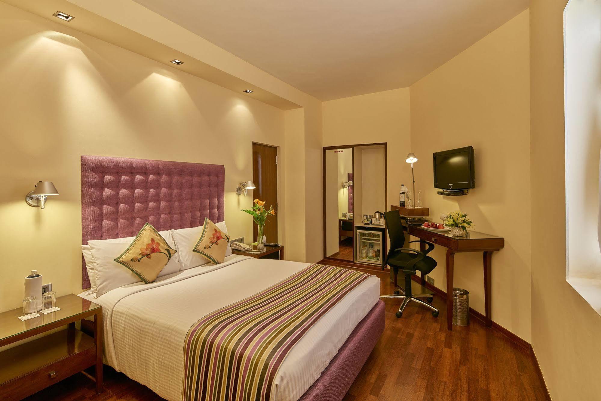 รอยัล ออร์คิด เซ็นทรัล บังกาลอร์ Hotel ภายนอก รูปภาพ