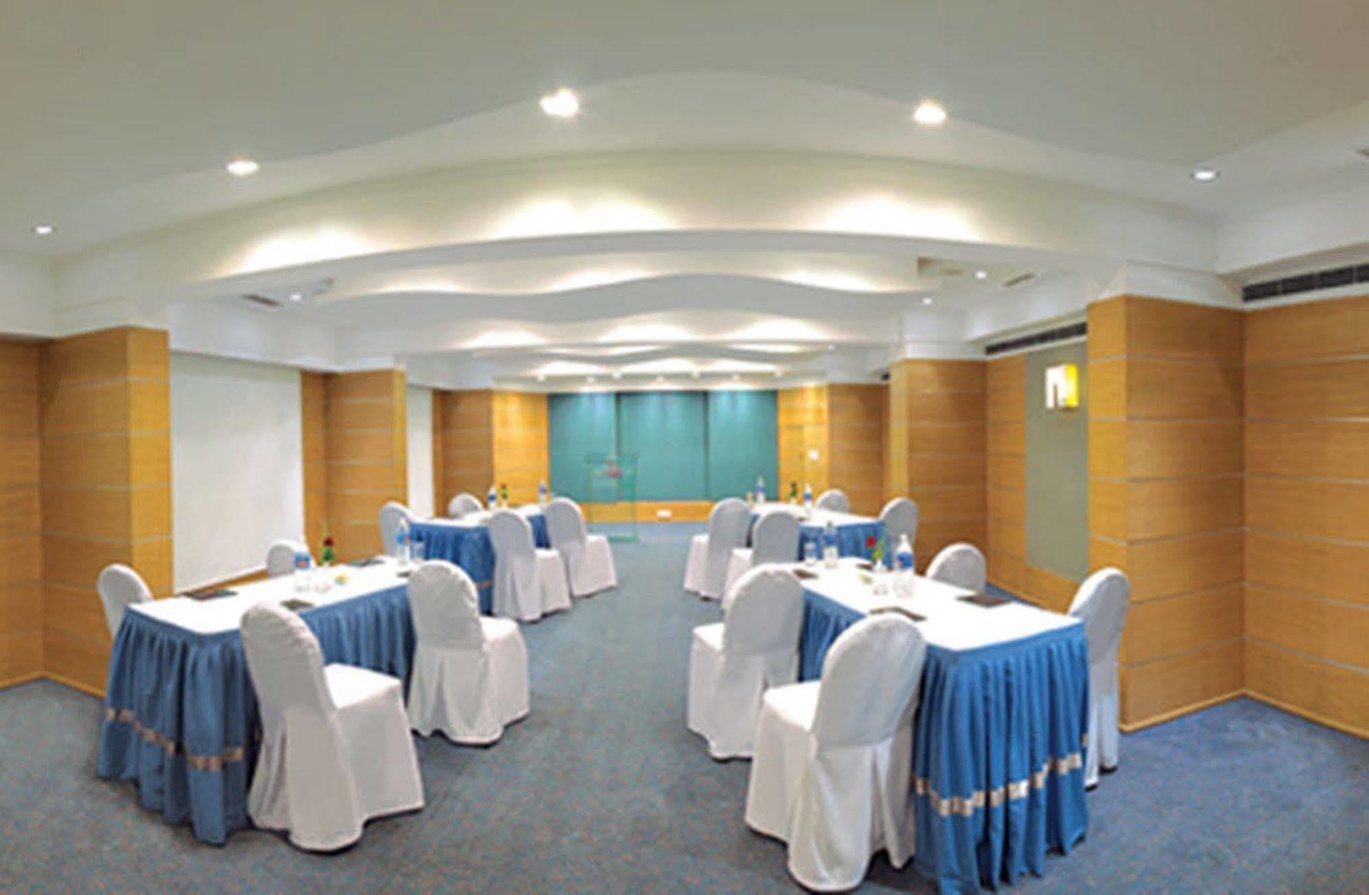 รอยัล ออร์คิด เซ็นทรัล บังกาลอร์ Hotel ภายนอก รูปภาพ